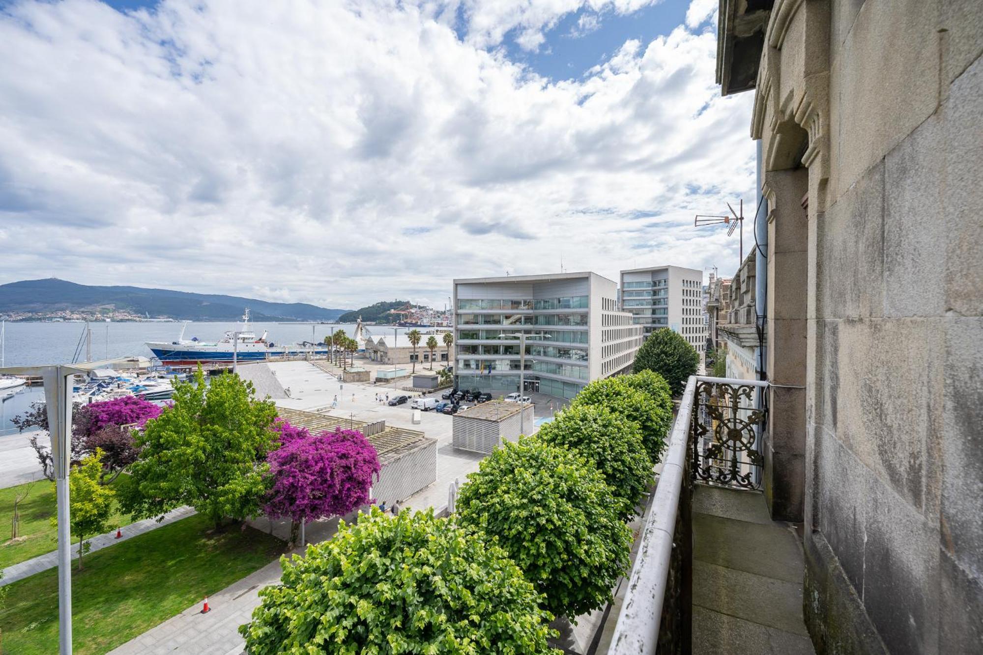 Vistas Al Nautico Y Paseo Maritimo De Vigo Apartment Luaran gambar
