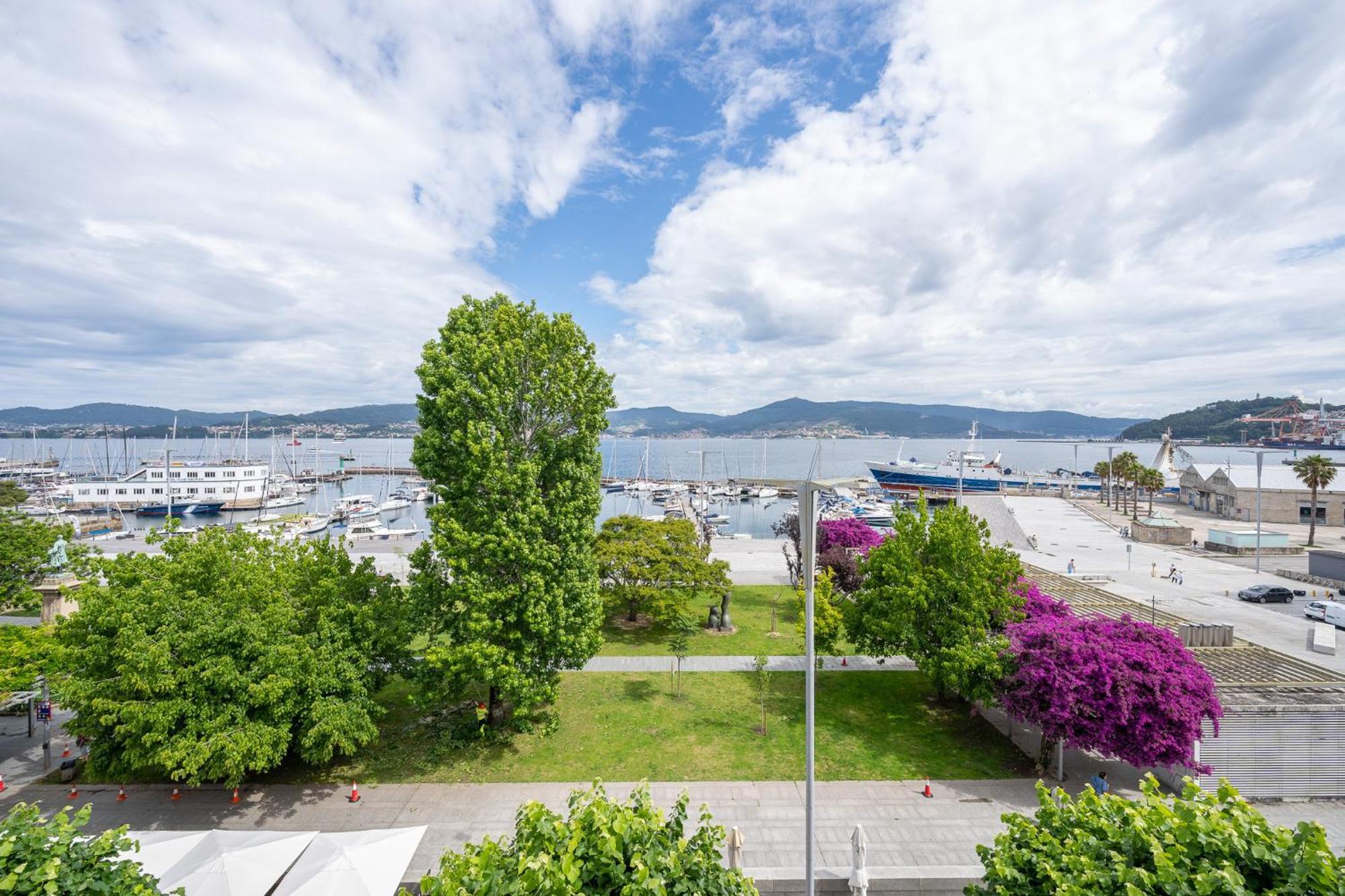 Vistas Al Nautico Y Paseo Maritimo De Vigo Apartment Luaran gambar